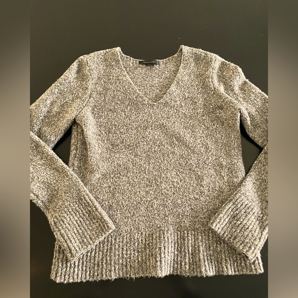 Tahari Grey Marled V-neck Pullover Sweater Small